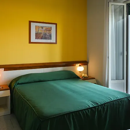 Hotel Italie Et Suisse 3*