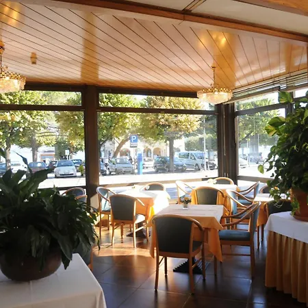 意大利埃特士维赛酒店 3*