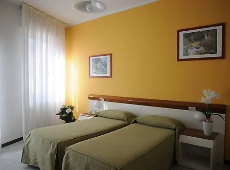 イタリー エ スイス ホテル 3*